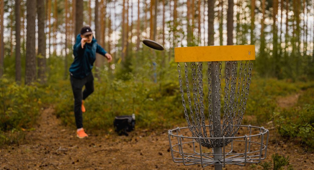 Joutsassa syysloma on täynnä mahdollisuuksia rentoutua luonnon helmassa ja kokeilla erilaisia aktiviteetteja. Olitpa sitten retkeilyn, hikiliikunnan tai vain rauhallisen lomatunnelman ystävä, Joutsa tarjoaa monipuolisesti tekemistä kaikenikäisille lomailijoille. Syksyn värit ja raikas ilma tekevät vierailusta ikimuistoisen.